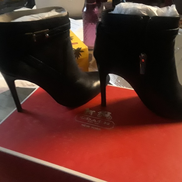 disigner boots and sandles - Picture 6 of 6